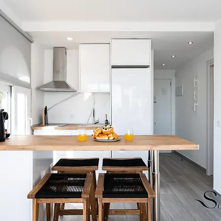 Alamos Beachfront Bliss Sea View Retreat 아파트