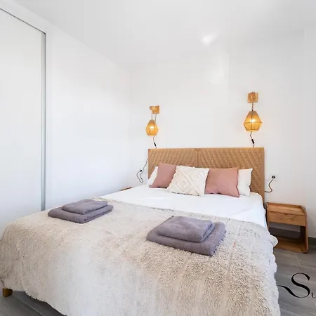 Alamos Beachfront Bliss Sea View Retreat 아파트