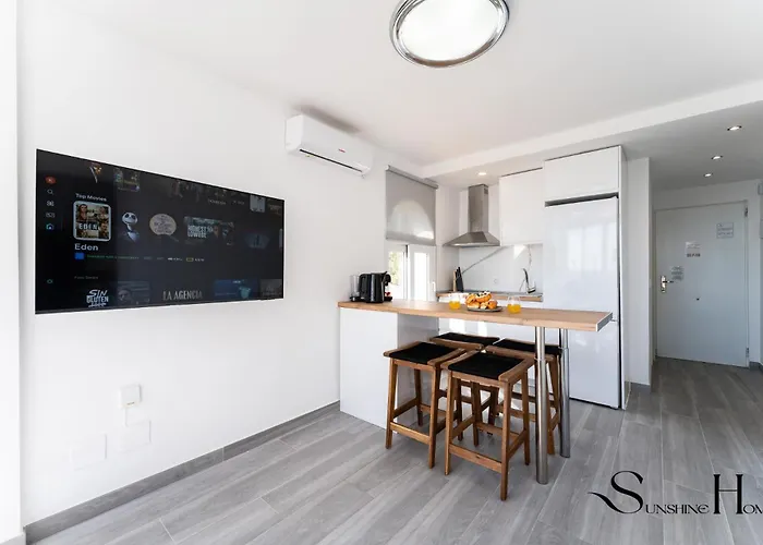 Alamos Beachfront Bliss Sea View Retreat Τορρεμολίνος